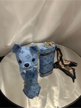 Designer-Inspired light blue Dog Keychain Accessory with Matching Pink Case MWT